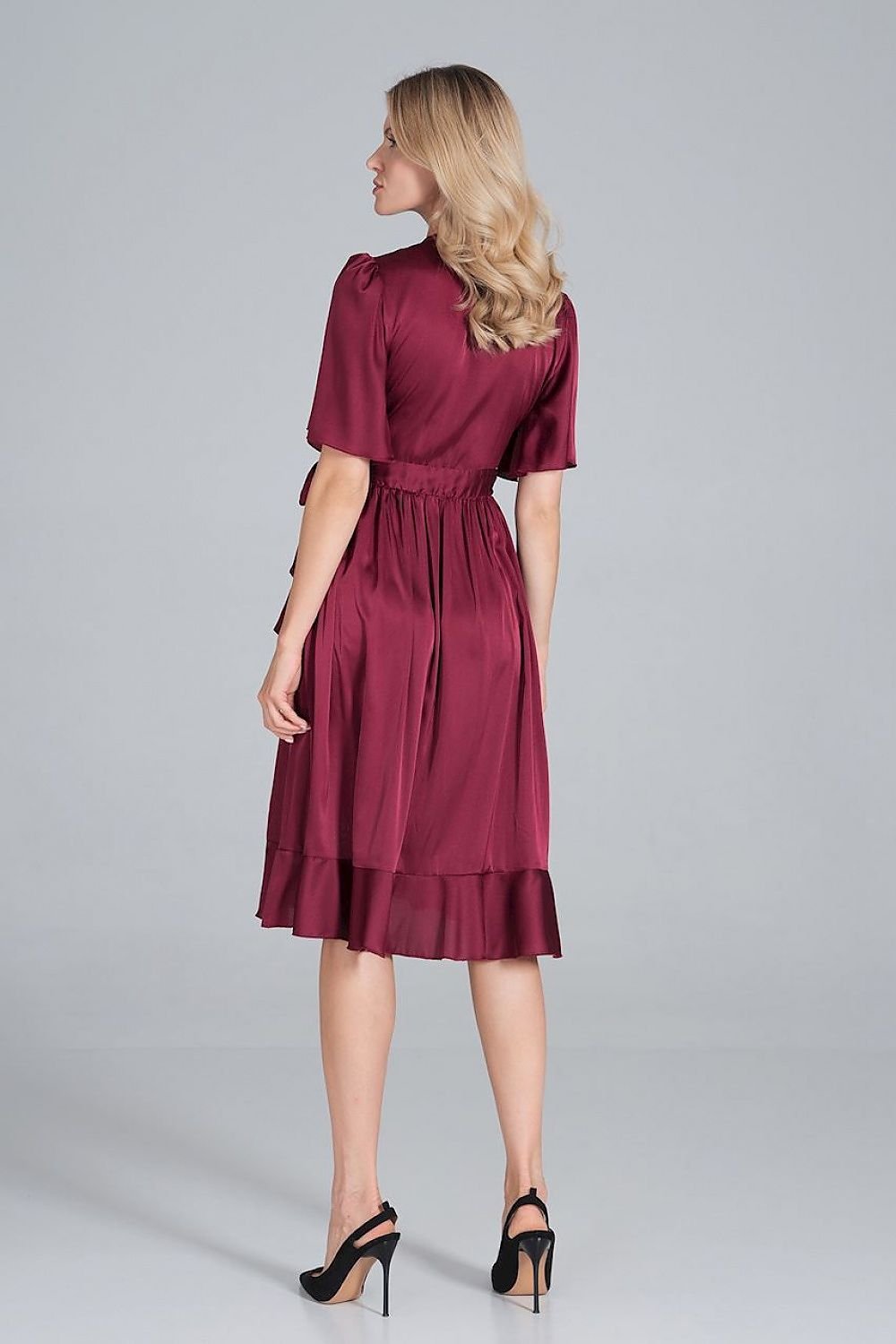 Robe de cocktail mi-longue enveloppe en satin Figl