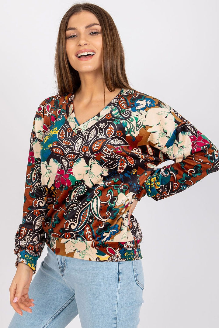 Blusa de manga larga y escote en pico.