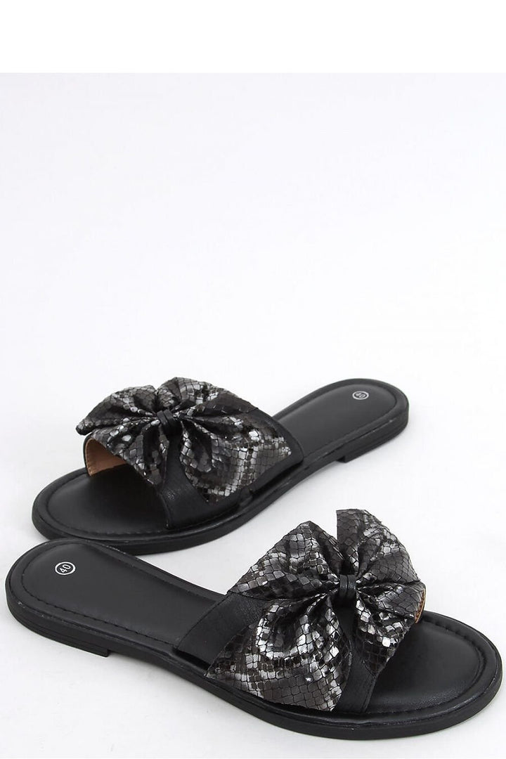 Women's flip-flops on a flat sole