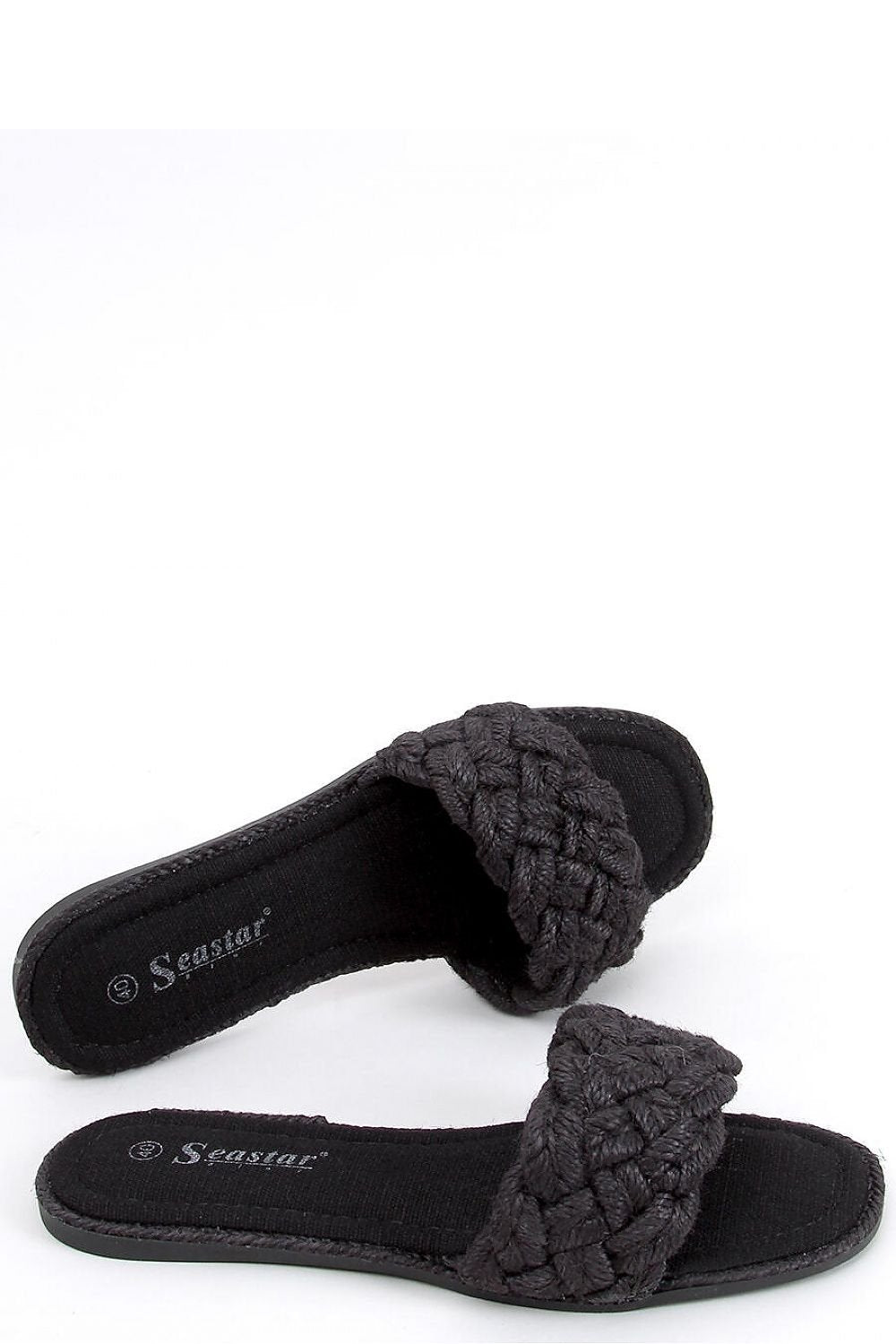 Women's flip-flops on a flat sole