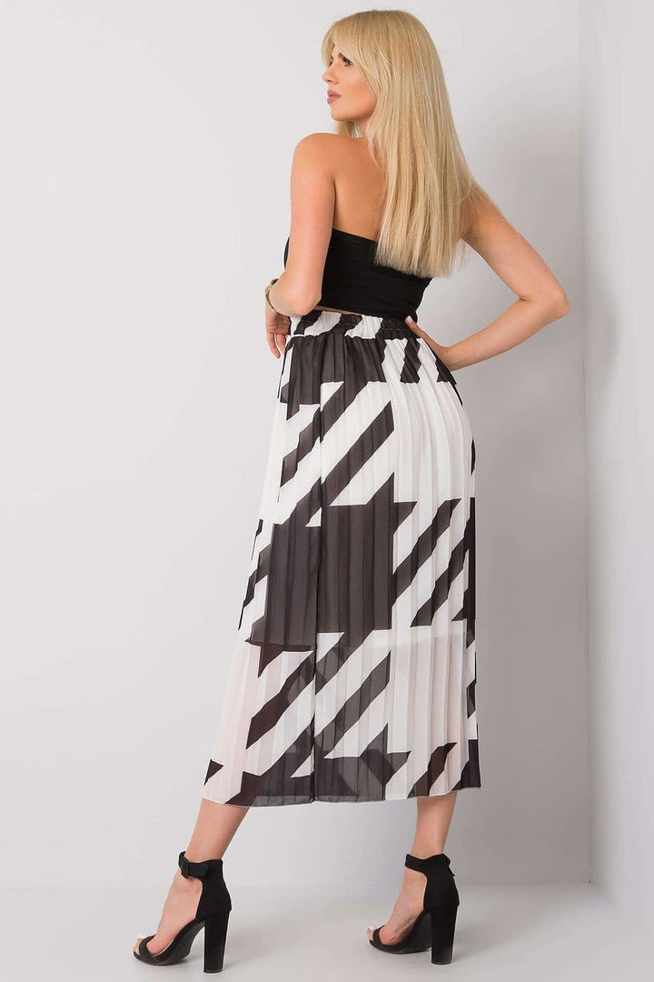 Pleated Skirt With An Elastic Waistband Italy Moda